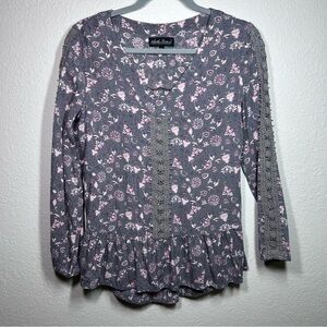 Elegant Floral Blouse with Lace Accents